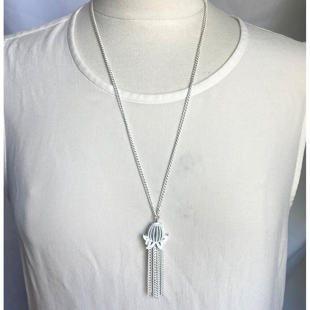 Vintage 70s Monet White Tassel Pendant Necklace Bird Cage Look Feminine 25 inch - Picture 4 of 8